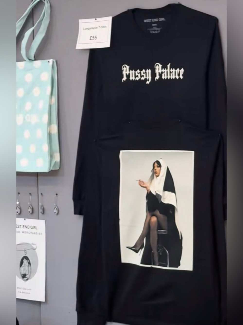 Limited Edition: Lily Allen P*ssy Palace Tour Merch Graphic Tee - EUC - Medium